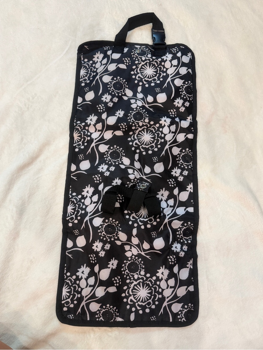 thirty-one Black and White Floral Hanging Organizer